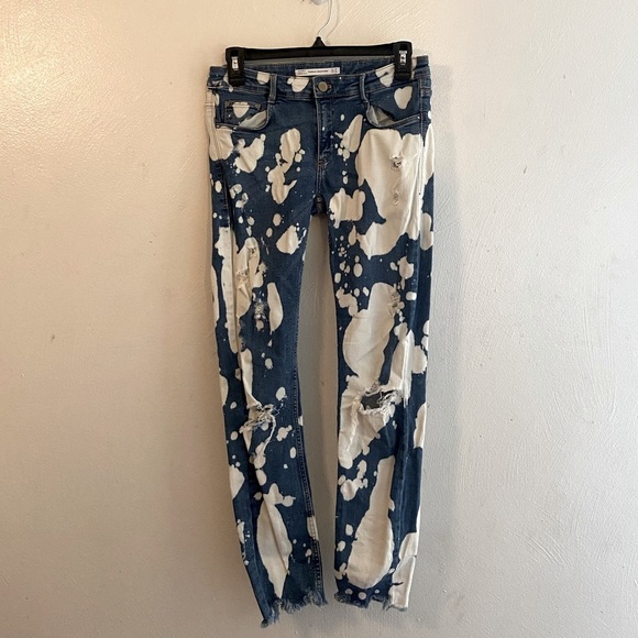 Zara Trafaluc Denim Bleached Distressed Raw Hem Skinny Jeans